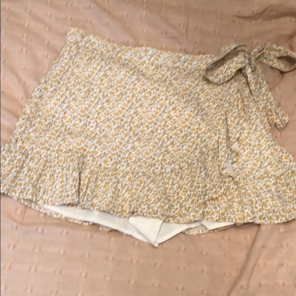 Floral yellow and white Hollister skirt